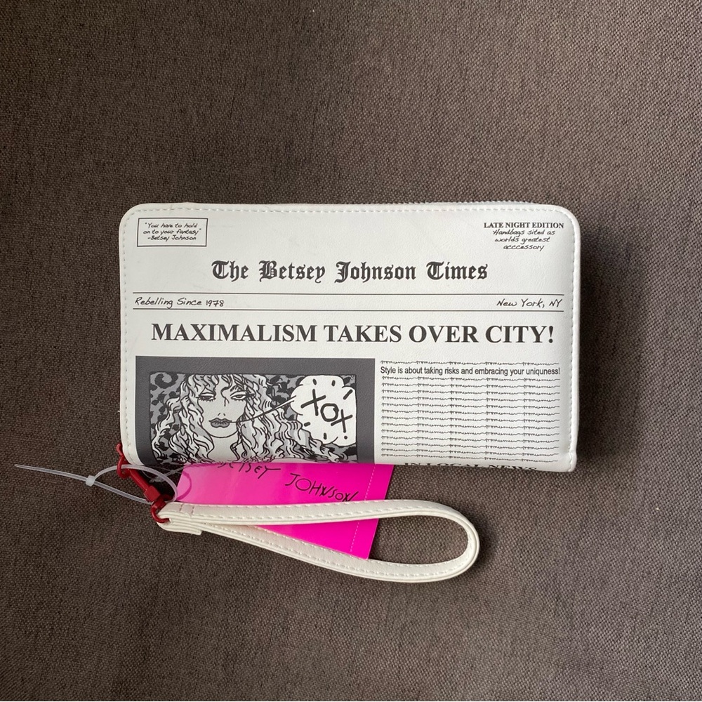 Betsey Johnson Newspaper Print Wristlet Wallet y2k 2000s aesthetic core NANA